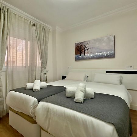 Ayala Malaga City Center 6Pax Extérieur photo