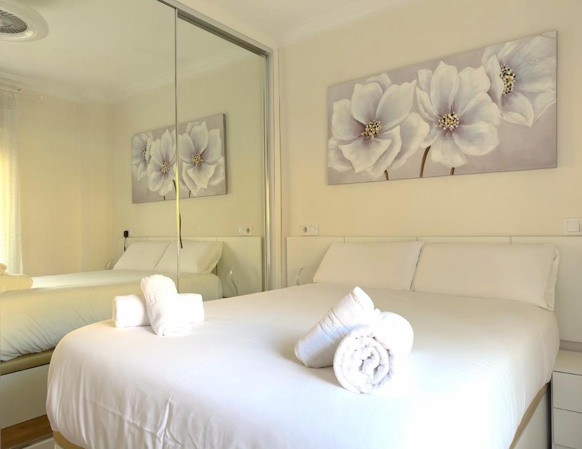 Ayala Malaga City Center 6Pax Extérieur photo