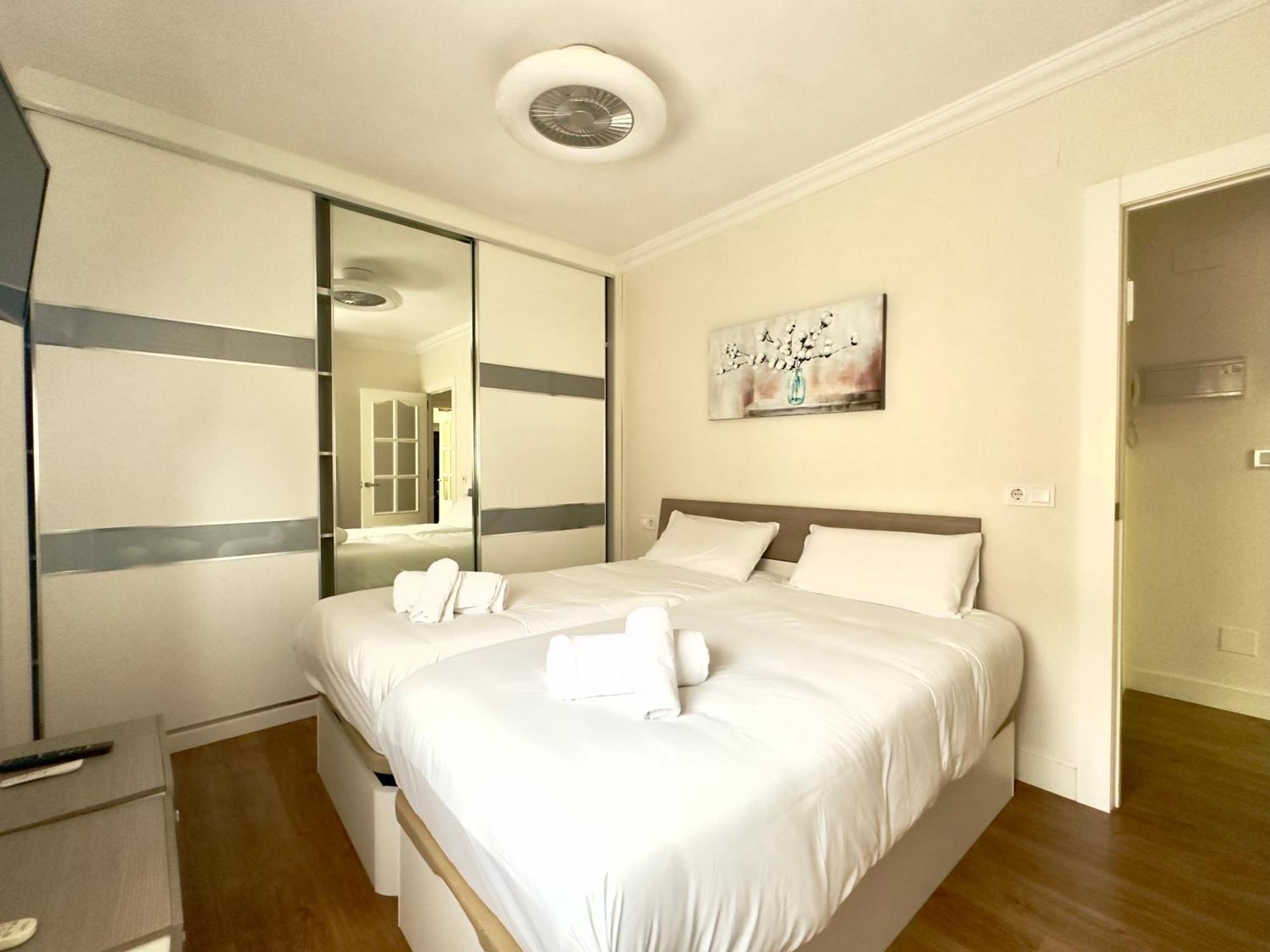 Ayala Malaga City Center 6Pax Extérieur photo